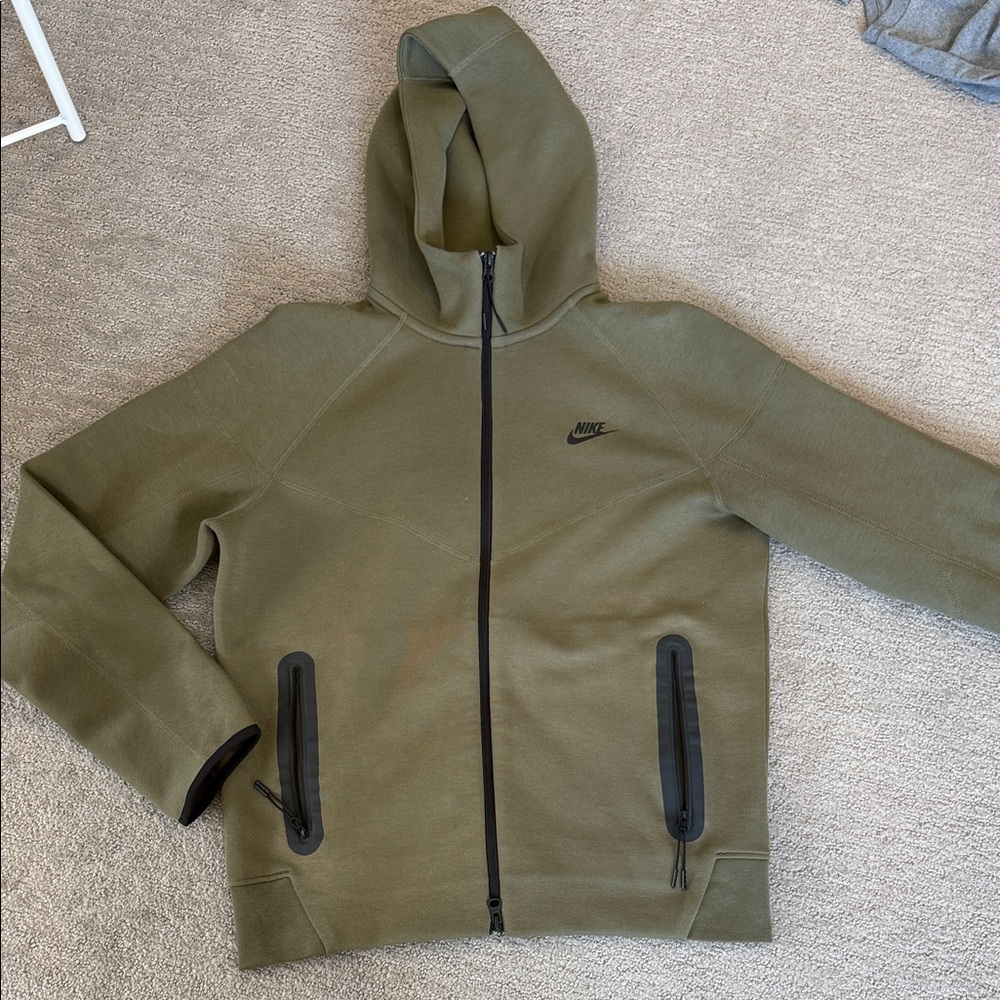 Nike Menw Olive Green Full-Zip Hoodie